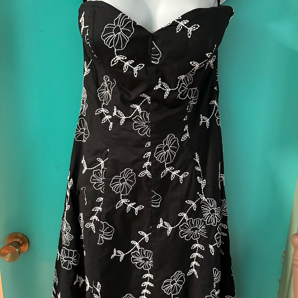 White House Black Market strapless size 6 sundress